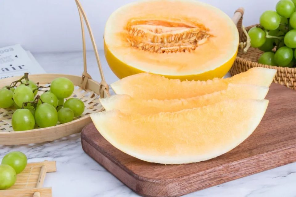 这种水果很甜，热量却很低，还是补水***名（不是西瓜）