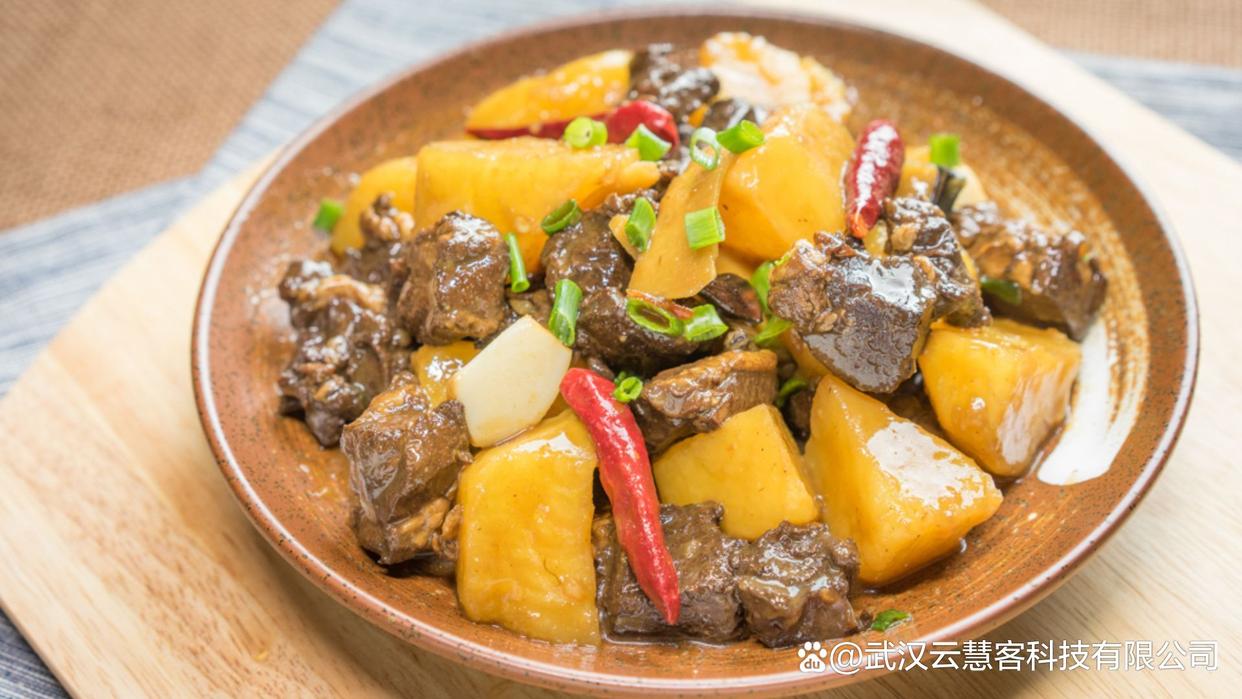土豆焖牛腩，舌尖上的温暖诱惑