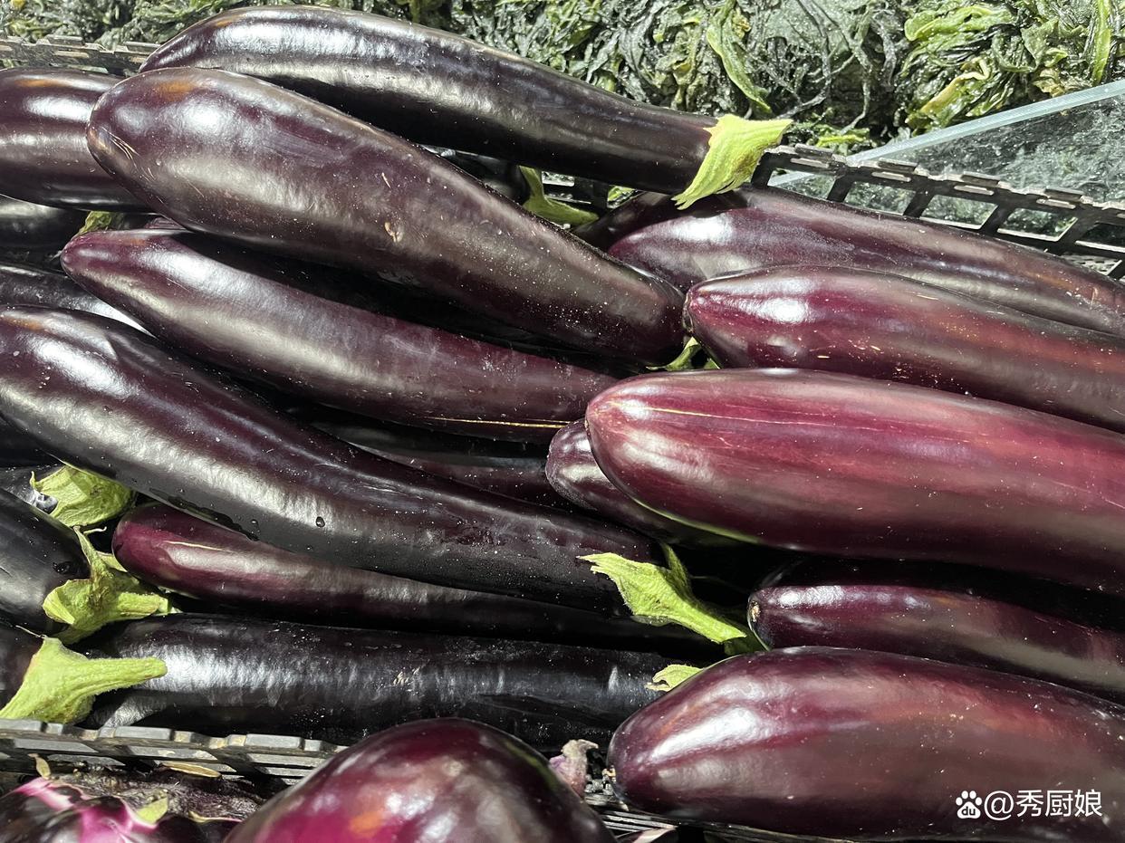 炒茄子不要过油和直接下锅！教你正确做法，茄子鲜嫩入味，不吸油
