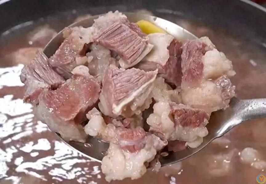 牛肉嚼不烂，因为你少放了这一物，有了它，炖牛肉软烂鲜香不塞牙