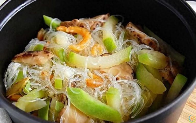 夏季这瓜使劲吃，一清热，二消暑，三补水养胃，清甜爽滑，营养高