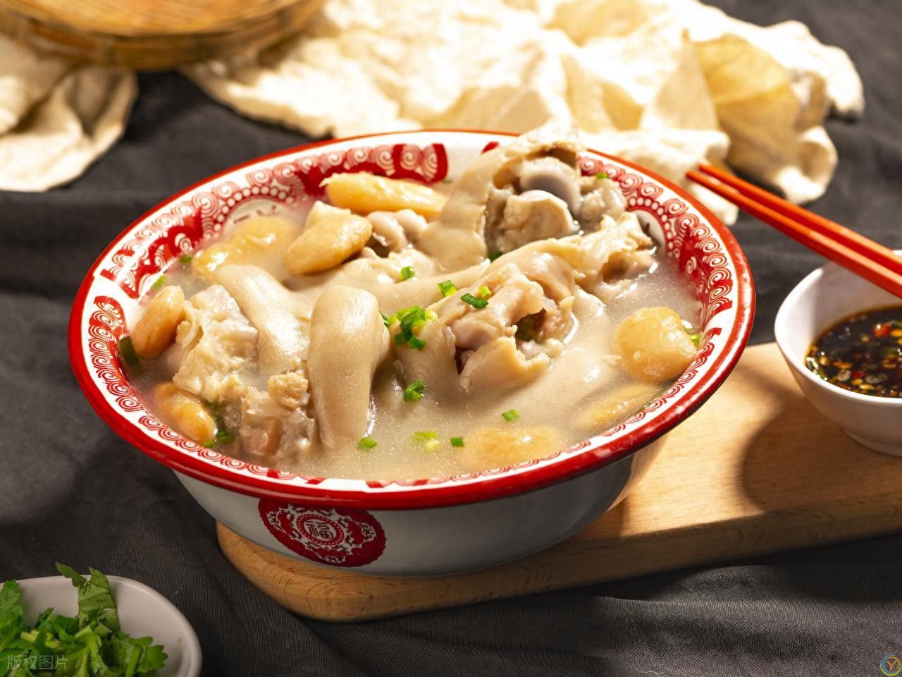 重庆十个好吃不贵便宜实惠的苍蝇馆子，排队也要去一次！