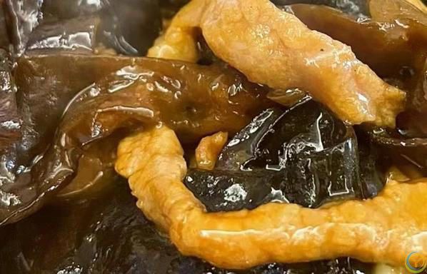 女人不想老得快，八道营养菜要常吃，养出好皮肤，气色好显年轻