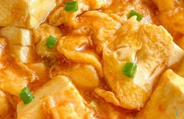 女人不想老得快，八道营养菜要常吃，养出好皮肤，气色好显年轻