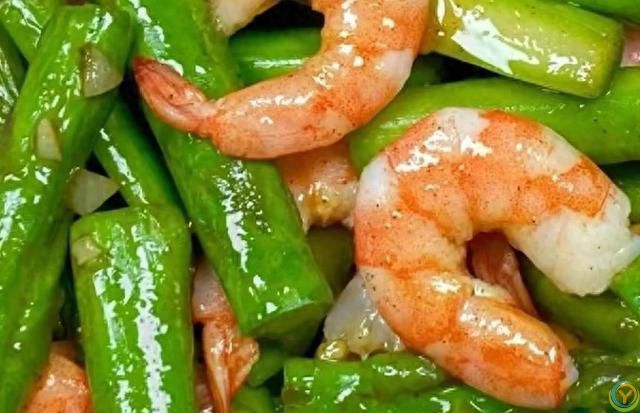 女人不想老得快，八道营养菜要常吃，养出好皮肤，气色好显年轻