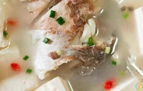 女人不想老得快，八道营养菜要常吃，养出好皮肤，气色好显年轻