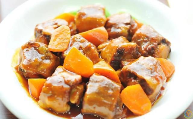 百病不离肝，建议中老年人，夏天常吃这8菜，降肝火助睡眠