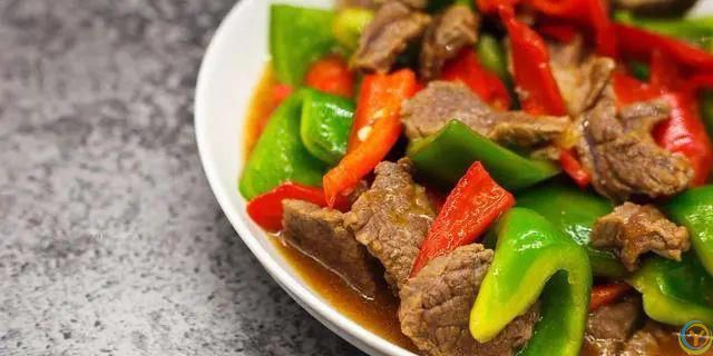 为什么牛肉一炒就变老？切忌直接下锅炒，学会这么做，香嫩又入味
