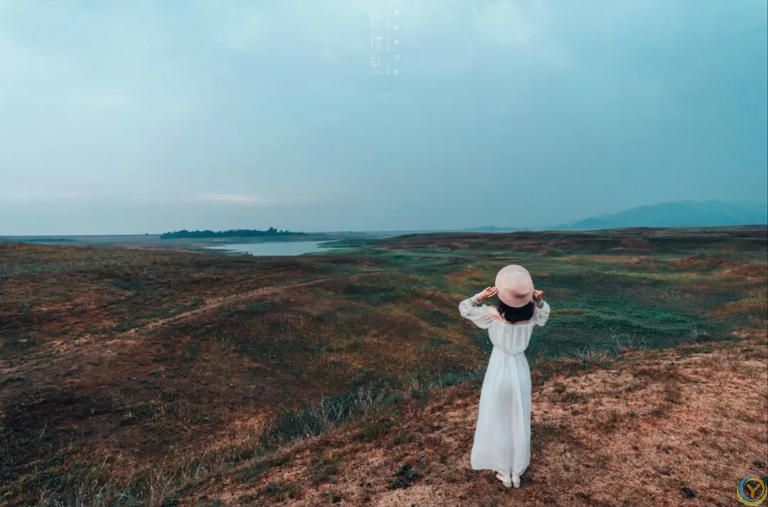 强者活在事情里，弱者活在情绪里