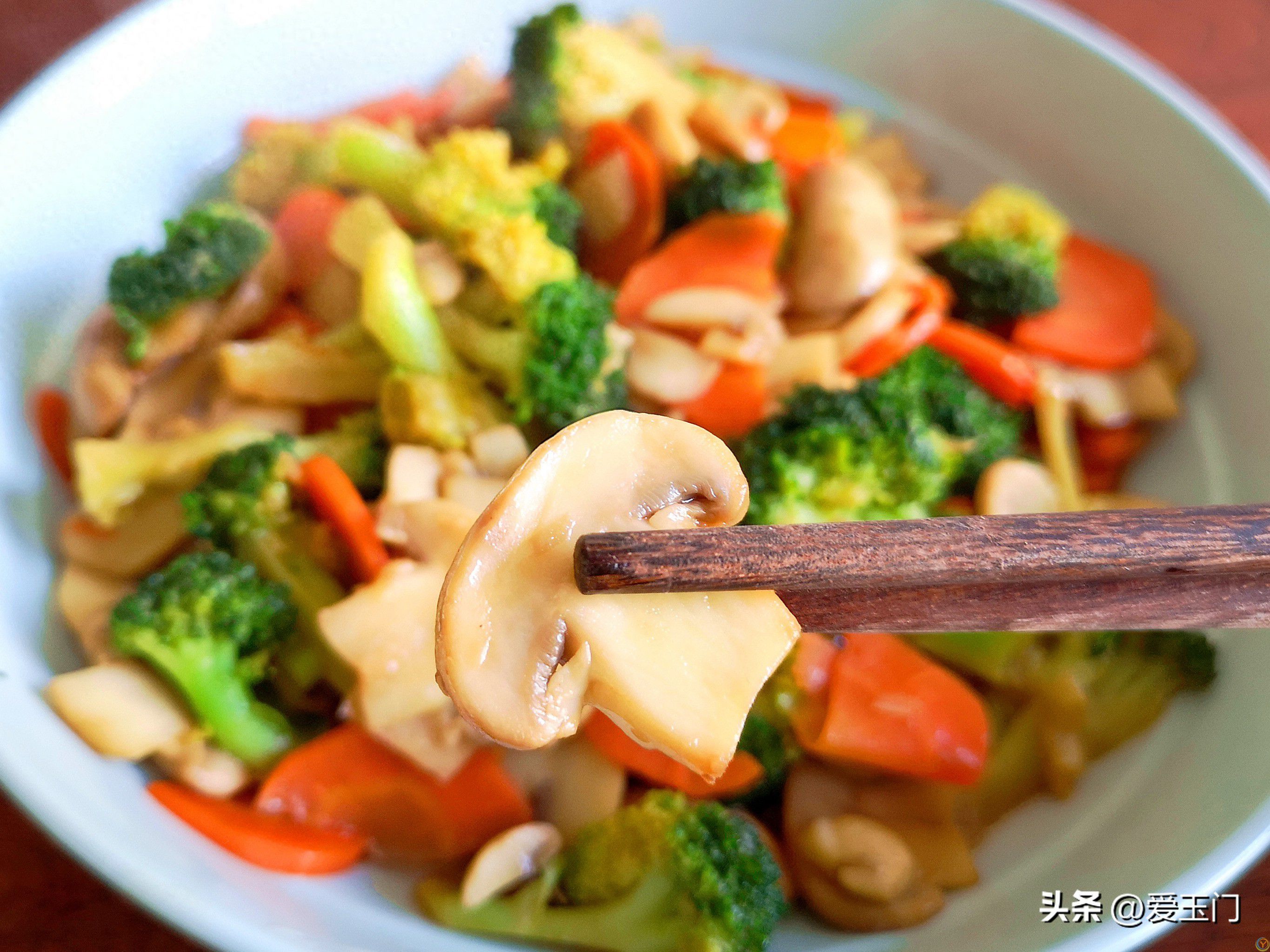 越吃眼睛越亮的4种蔬菜，隔天吃一次，护眼又润脾胃，老少都精神