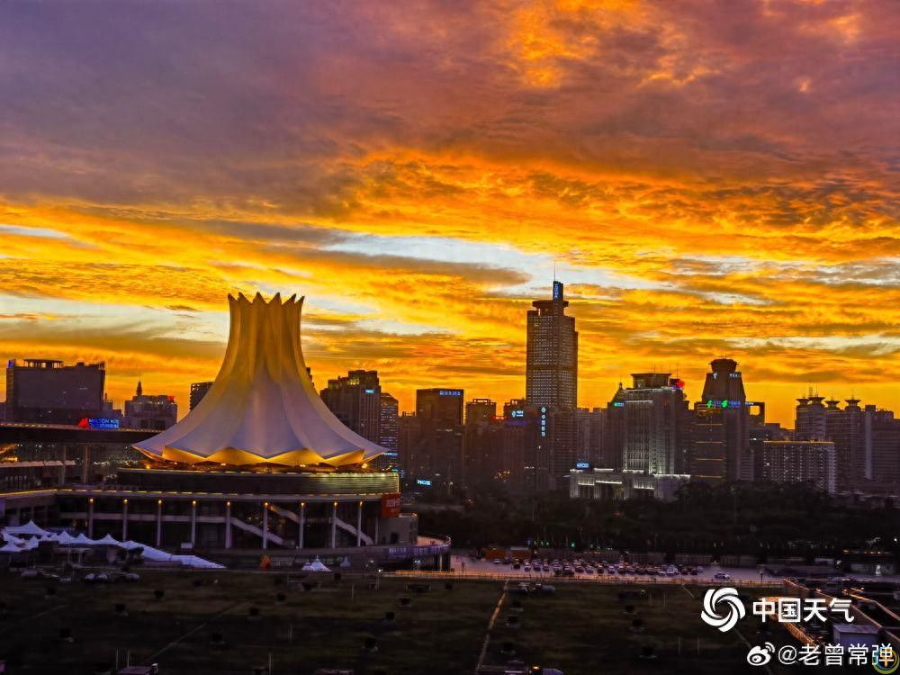 台风&ldquo;蝴蝶&rdquo;送美景 广西南宁现橘红漫天晚霞