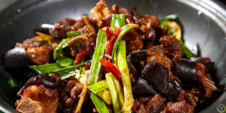 27款菜品推荐：蘑菇炒鸡丁、酱香爆炒肉、胡萝卜炒鸡蛋