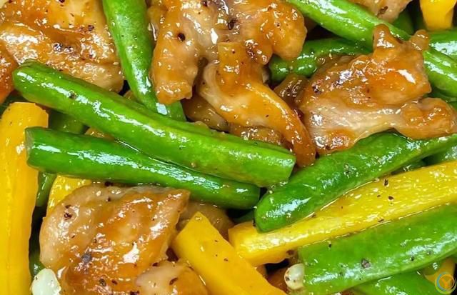 六月，八道美食使劲吃，一补蛋白质，二补维生素，营养搭配味道好