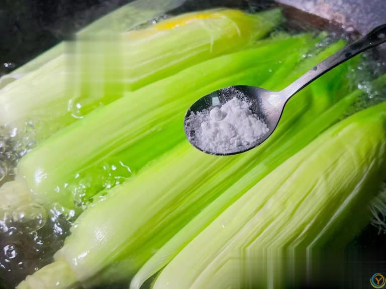 煮玉米别直接用清水！加2样料，玉米软嫩香甜