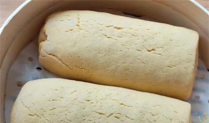 玉米面新吃法，不用一滴水，不烫面，简单一做，个个酥脆掉渣