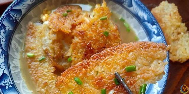 剩饭别扔，烙成香脆锅巴，泡汤吃全家抢疯了