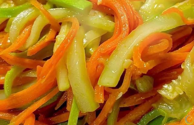 夏天可以不吃肉，但一定要吃八样当季蔬菜，开胃不上火，提高免疫