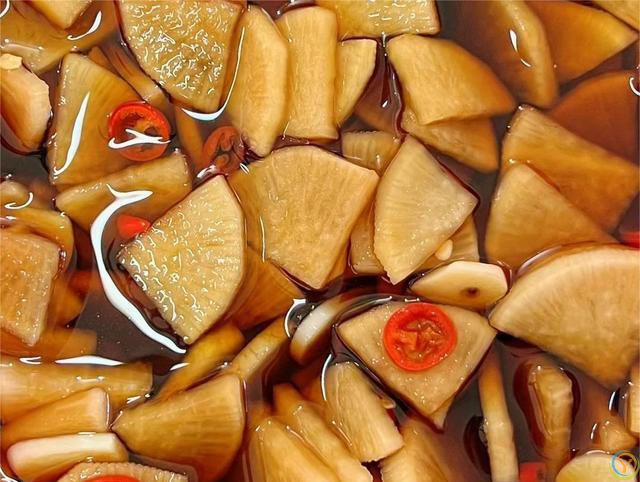 腌萝卜，别再直接加盐了，老厨师教你一招，脆爽又入味，太好吃了