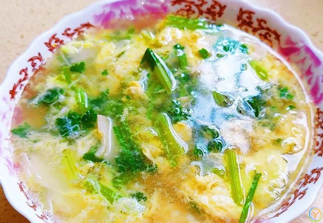 夏天适当饮食清淡，多喝汤，把自己身体放***，朝气蓬勃精力足。