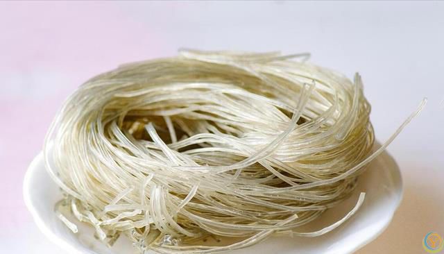 炒粉条，焯水后直接炒，难怪成坨，多做重要1步，根根顺滑不粘锅