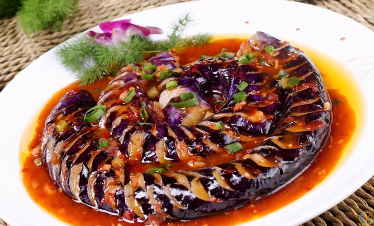25款好吃菜品推荐：老鸭炖茄子、豆皮炒白菜等