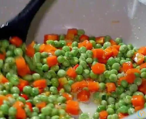 10分钟搞定家常菜，豌豆胡萝卜炒鸡蛋，简单却惊艳全家？