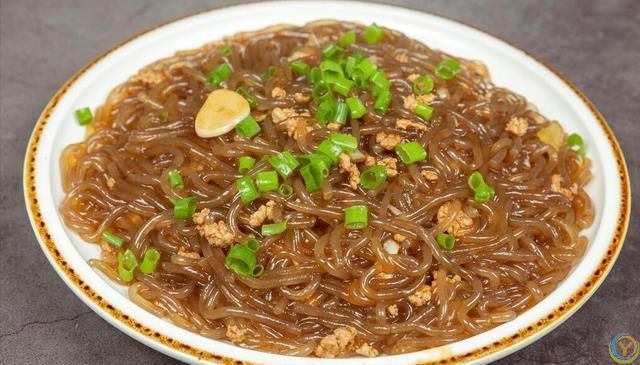 炒粉条，焯水后直接炒，难怪成坨，多做重要1步，根根顺滑不粘锅