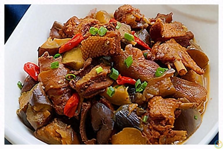 25款好吃菜品推荐：老鸭炖茄子、豆皮炒白菜等