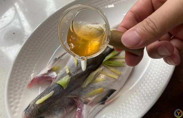 清蒸鱼到底蒸多久？很多人不懂，难怪鱼肉不鲜了，教你正确做法