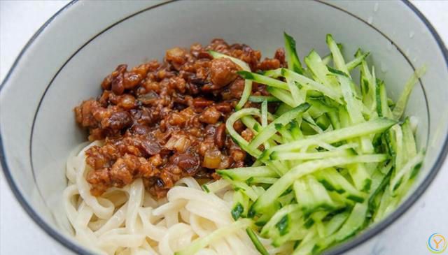 炸酱面好不好吃，关键在炸酱，大厨分享不外传做法，怎么吃都特香