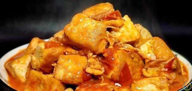 豆腐和它天生一对，高钙、高蛋白，汤汁拌米饭也是一绝