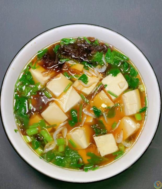 豆腐鲜汤，老奶奶教我的做法，营养丰富，味道太香了