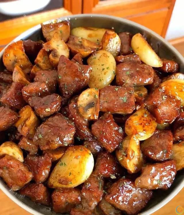 简单几步，做出让人回味无穷的蒜香牛肉！家里人人夸！