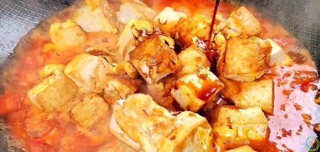 豆腐和它天生一对，高钙、高蛋白，汤汁拌米饭也是一绝
