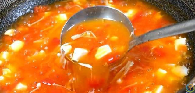 豆腐和它天生一对，高钙、高蛋白，汤汁拌米饭也是一绝