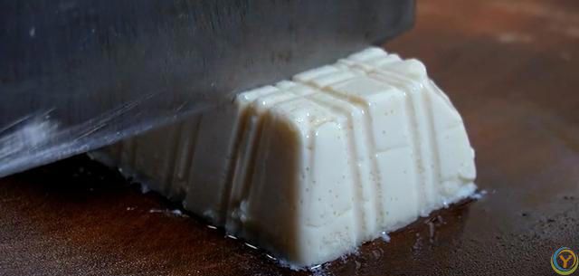 豆腐和它天生一对，高钙、高蛋白，汤汁拌米饭也是一绝