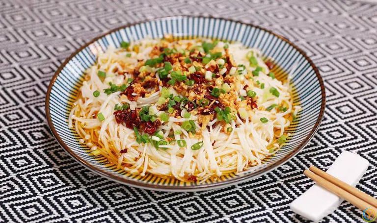 五花肉软糯入味，金针菇酸辣过瘾，5道家常菜让你吃到停不下来