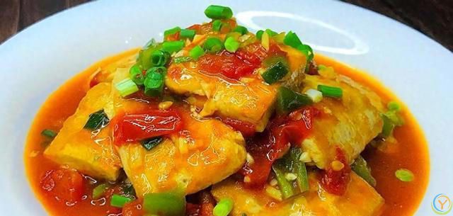 豆腐和它天生一对，高钙、高蛋白，汤汁拌米饭也是一绝