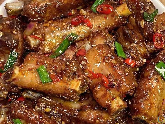 蒜香排骨好吃的家常做法，金黄酥脆，肉嫩多汁，开胃又下饭，真香