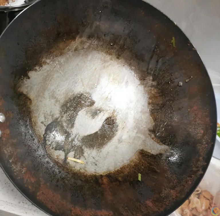 为什么炒完菜的锅别用冷水冲？多亏内行人提醒，很多人都做错了