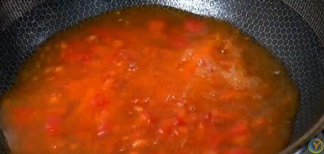 豆腐和它天生一对，高钙、高蛋白，汤汁拌米饭也是一绝