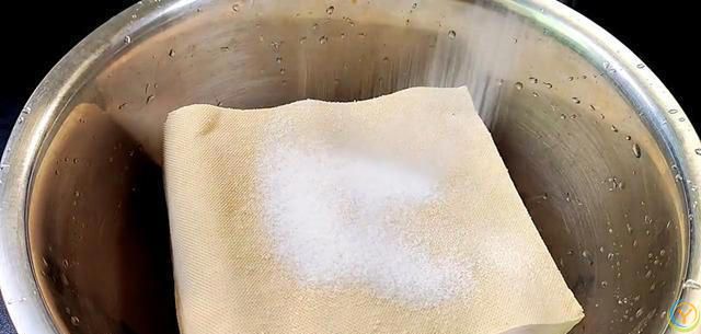 豆腐和它天生一对，高钙、高蛋白，汤汁拌米饭也是一绝