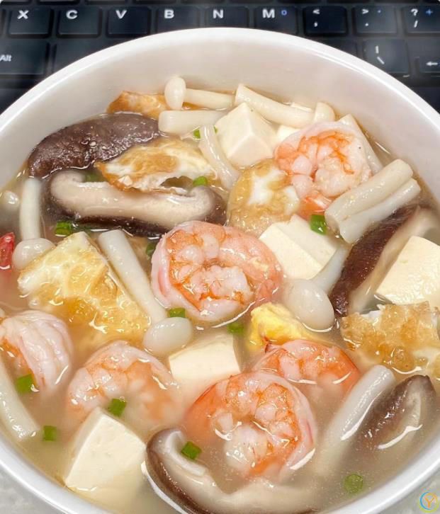 豆腐鲜汤，老奶奶教我的做法，营养丰富，味道太香了