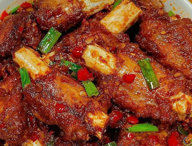 蒜香排骨好吃的家常做法，金黄酥脆，肉嫩多汁，开胃又下饭，真香