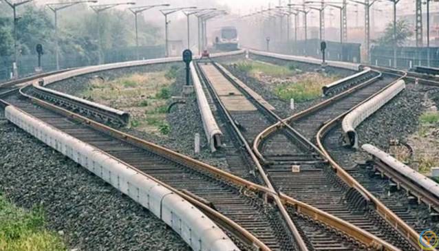 火车咣当声没了？高铁无缝钢轨藏绝技，***世界几十年？