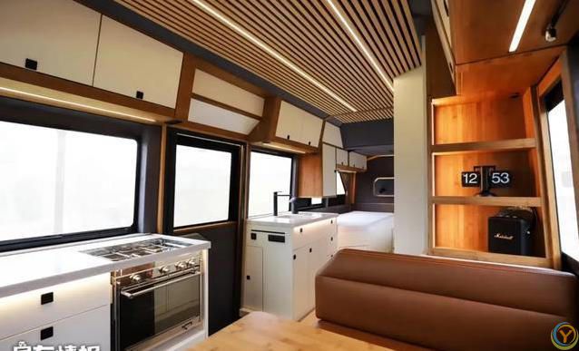 硬核越野房车开进荒野，空间媲美小公寓，敢问你想不想浪？