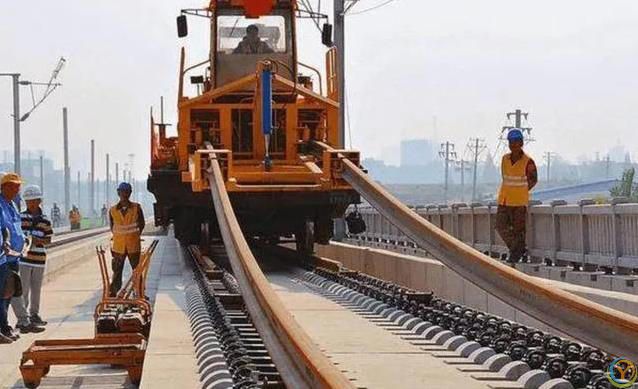 火车咣当声没了？高铁无缝钢轨藏绝技，***世界几十年？