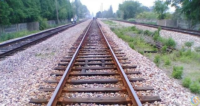 火车咣当声没了？高铁无缝钢轨藏绝技，***世界几十年？