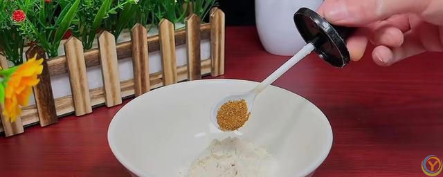 葱油饼好吃有诀窍，不发面不醒面，3分钟一锅，咸香酥软凉了不硬