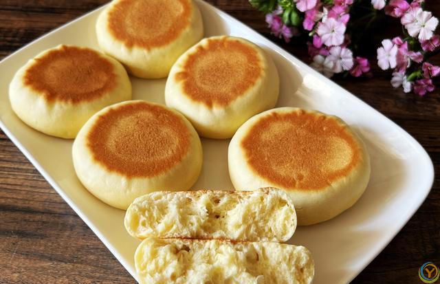 5个鸡蛋1斤面粉，不用一滴水，妈妈做的这个饼比面包还好吃